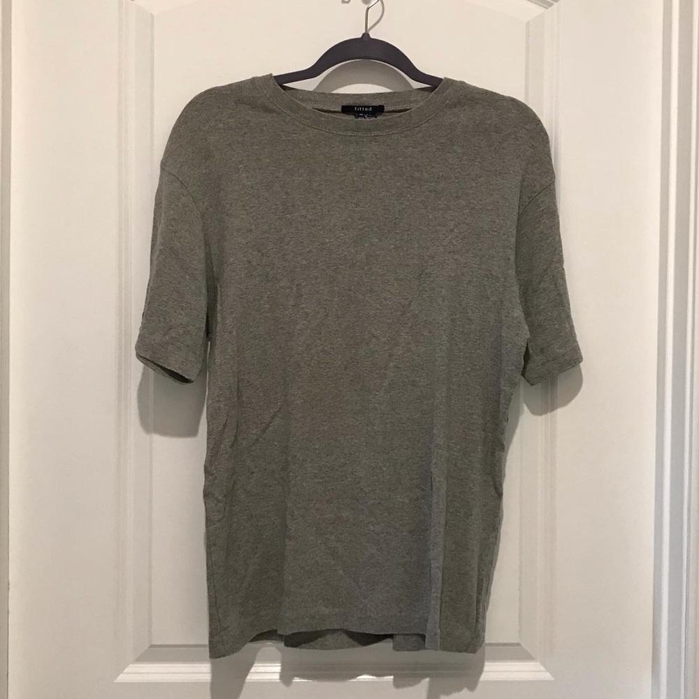 Gap fitted gray top